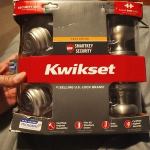 Kwikset set New Never opened 2 Door knobs with key entry 2 deadbolt locks